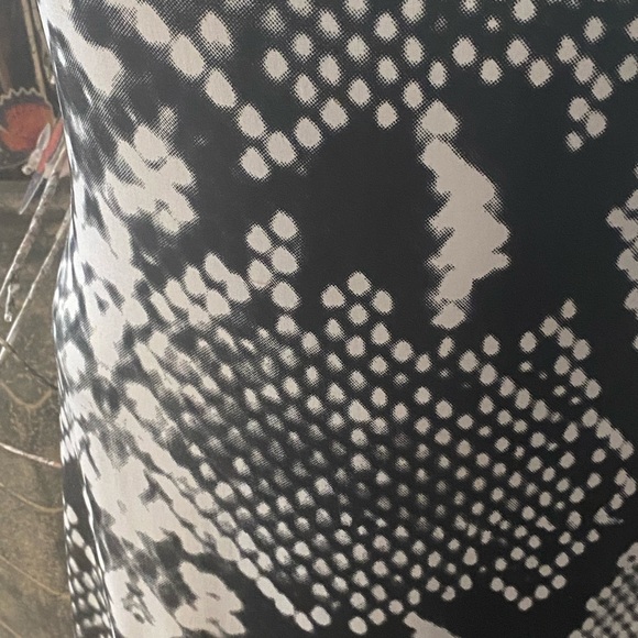 Beautiful dress with snake print - Picture 3 of 5